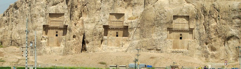 Naqsh-e Rostam, eine wertvolle archäologische Stätte, die 1800 Jahre Geschichte Irans erzählt.